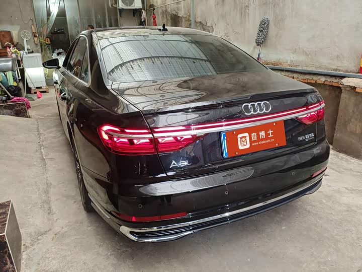 Фото 2 - Audi A8