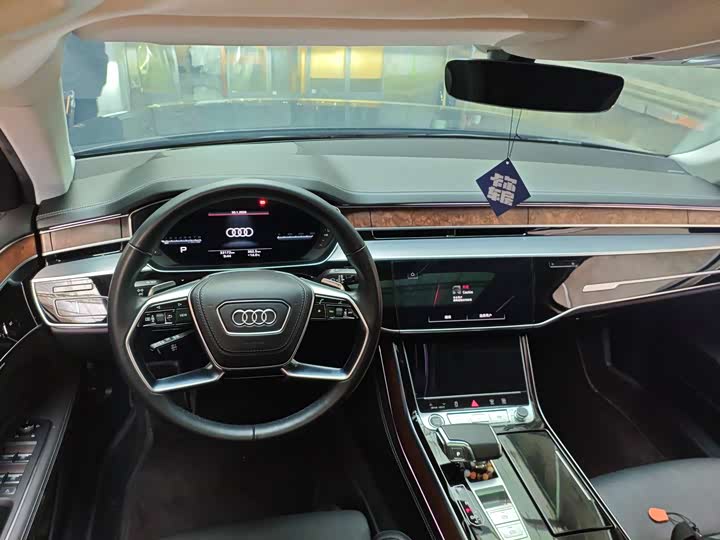 Фото 8 - Audi A8