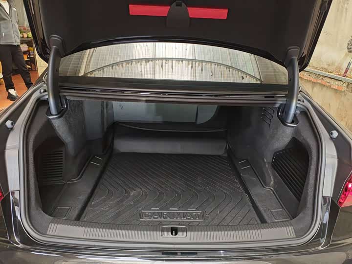 Фото 9 - Audi A8