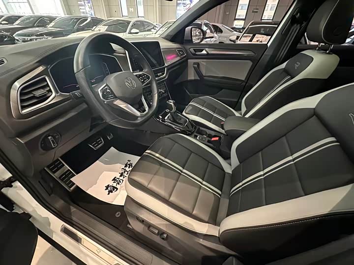 Фото 7 - Volkswagen T-Roc