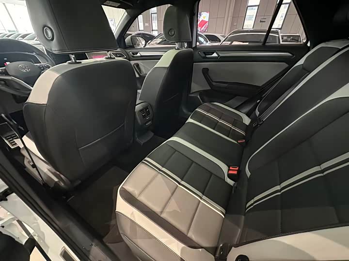 Фото 8 - Volkswagen T-Roc