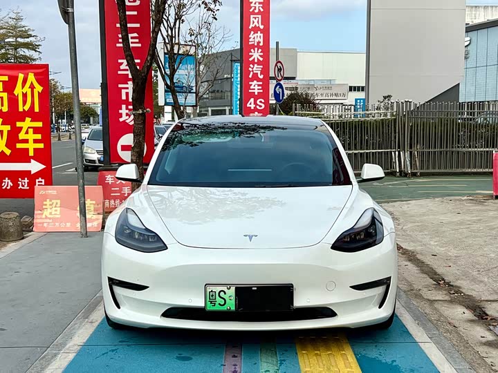 Фото 2 - Tesla Model 3