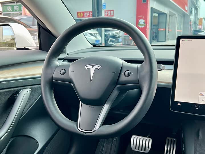 Фото 8 - Tesla Model 3