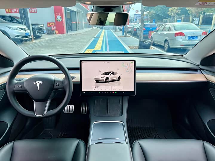 Фото 9 - Tesla Model 3