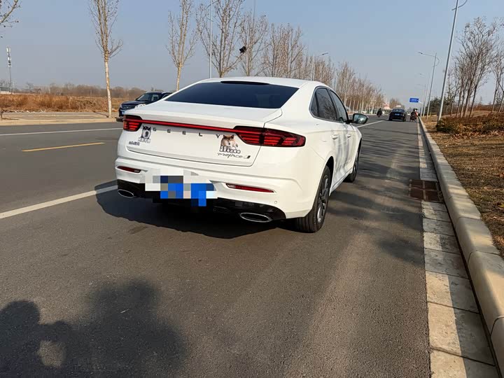 Фото 6 - Geely Preface