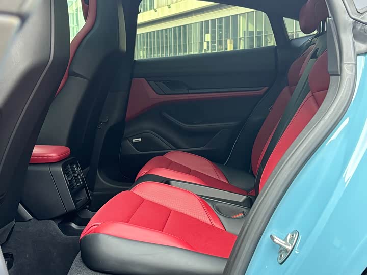 Фото 9 - Porsche Taycan