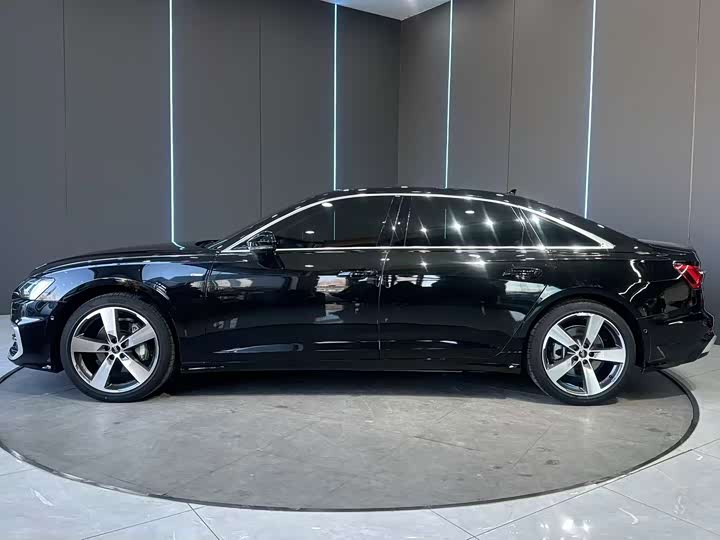 Фото 4 - Audi A6L