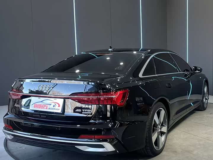 Фото 8 - Audi A6L