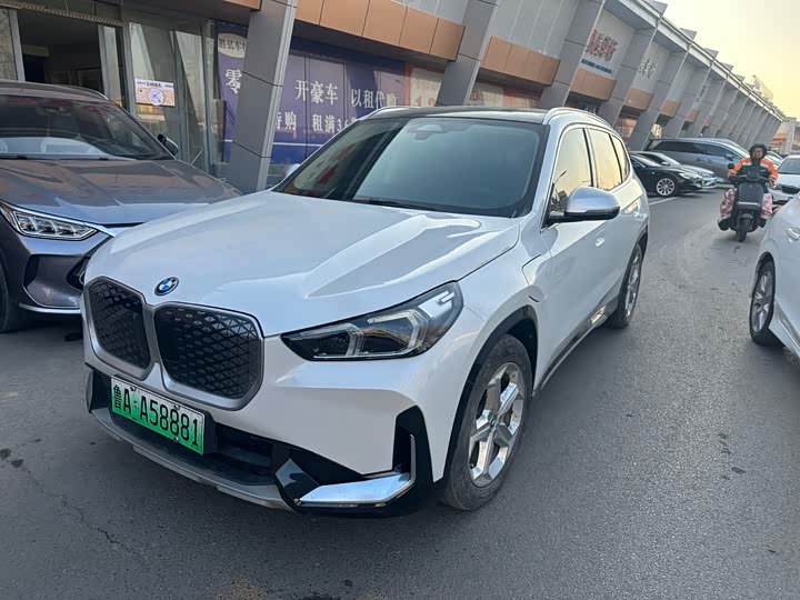 Фото 1 - BMW iX1