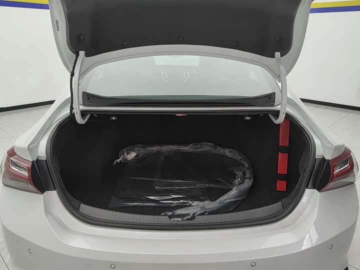 Фото 4 - Chevrolet Malibu XL