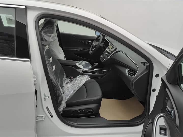 Фото 8 - Chevrolet Malibu XL