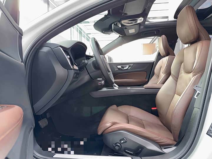 Фото 4 - Volvo S60