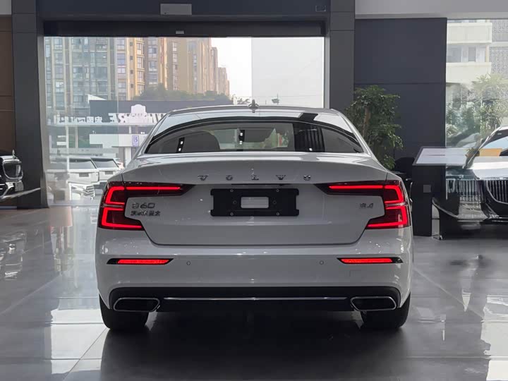 Фото 8 - Volvo S60