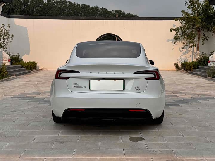 Фото 5 - Tesla Model 3