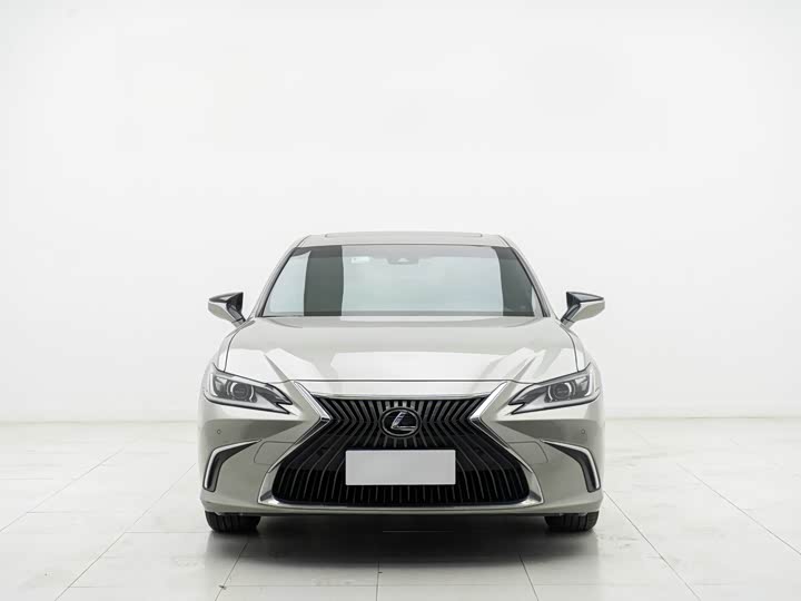 Фото 2 - Lexus ES