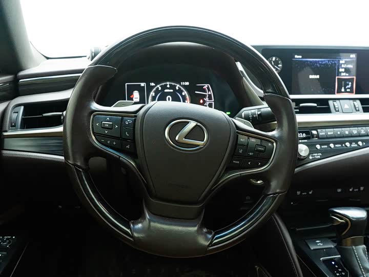 Фото 5 - Lexus ES