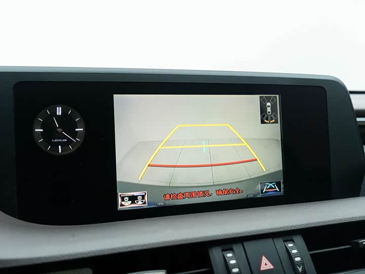 Фото 8 - Lexus ES