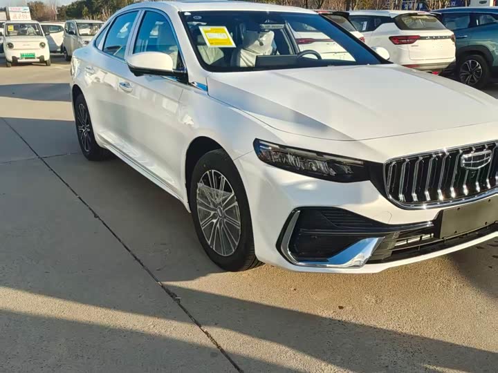 Фото 2 - Geely Preface