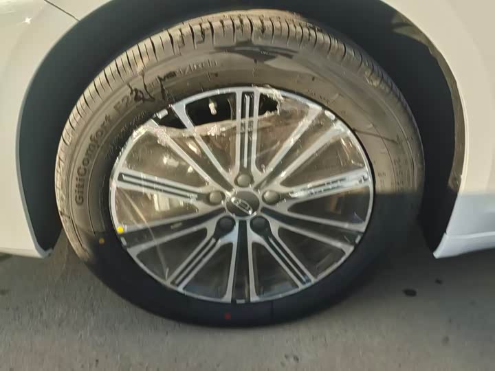 Фото 4 - Geely Preface