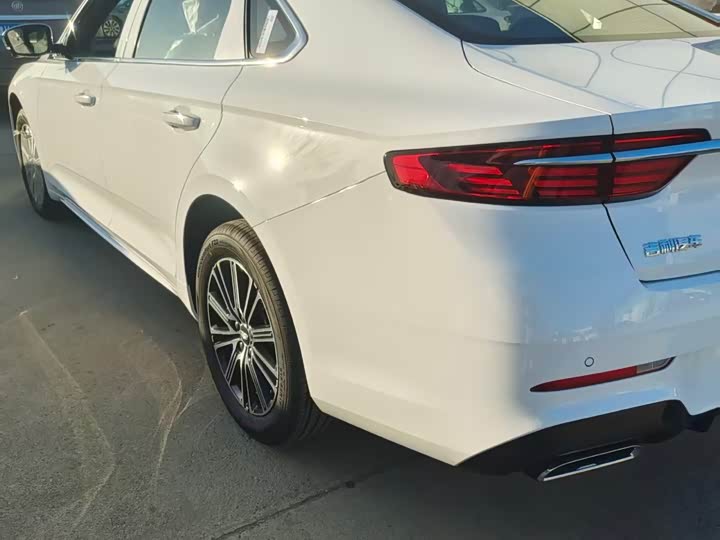 Фото 8 - Geely Preface