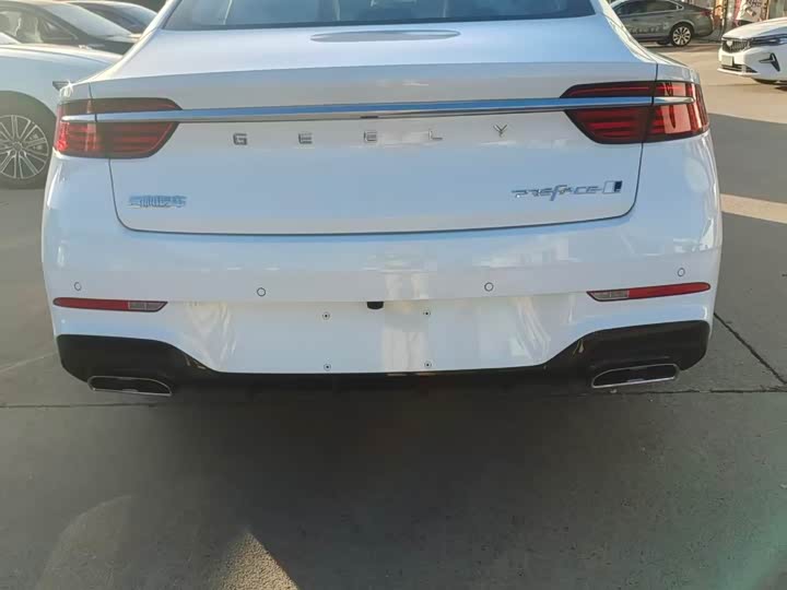 Фото 9 - Geely Preface