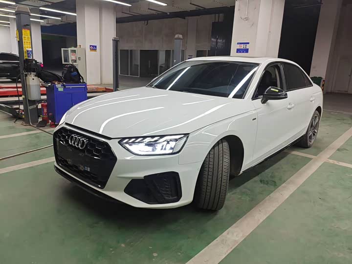 Фото 1 - Audi A4L