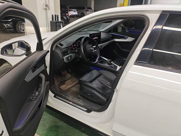 Фото 3 - Audi A4L