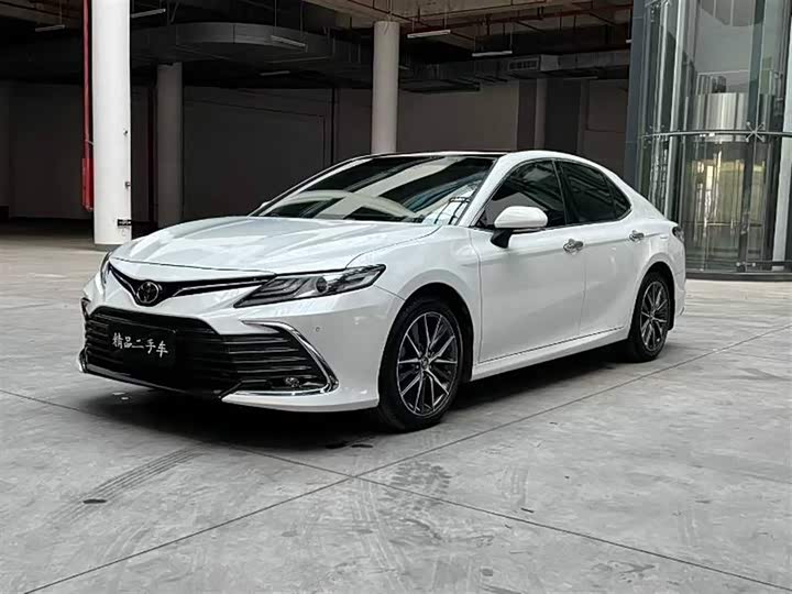 Фото 1 - Toyota Camry