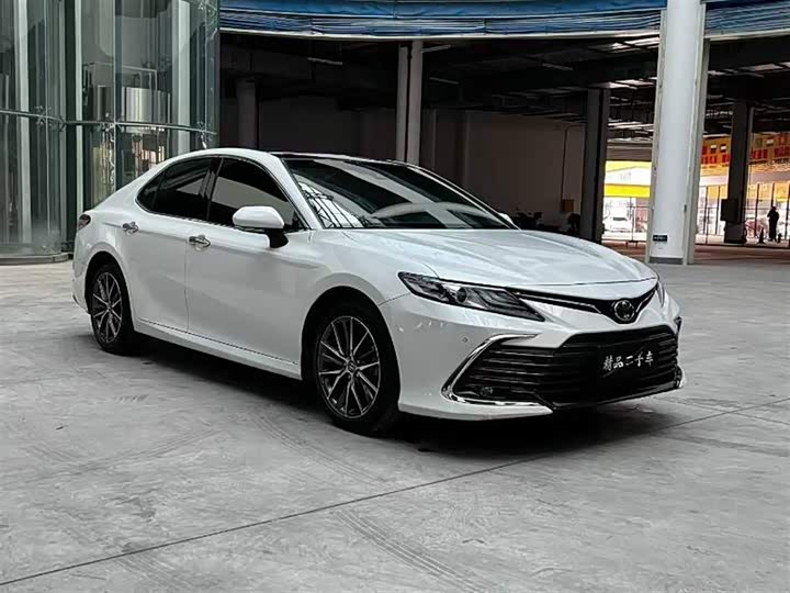 Фото 3 - Toyota Camry