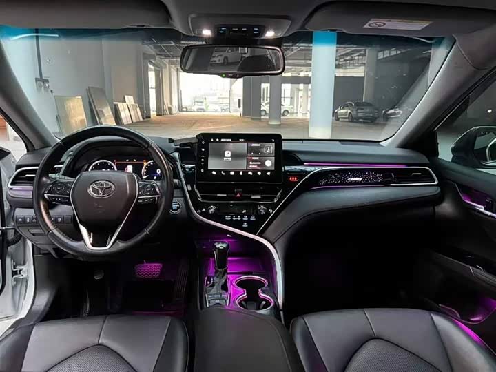 Фото 4 - Toyota Camry