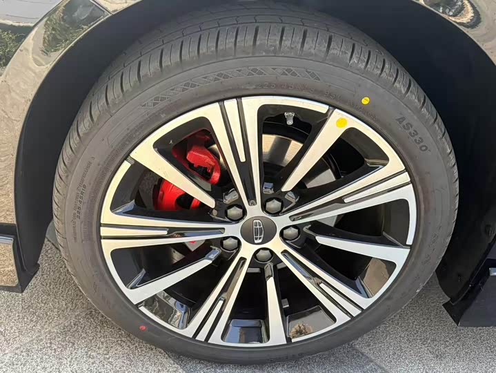 Photo 4 - Geely Preface