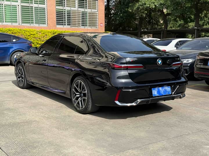 Фото 3 - BMW 7 Series