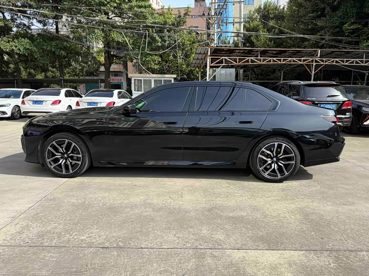 Фото 6 - BMW 7 Series