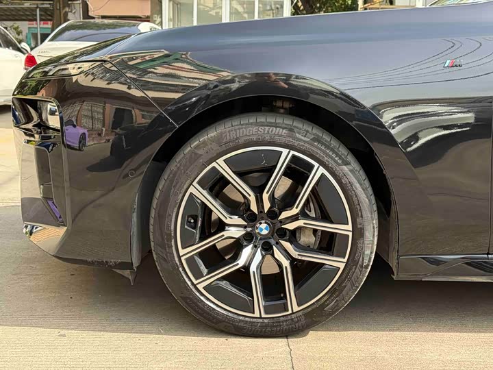 Фото 8 - BMW 7 Series