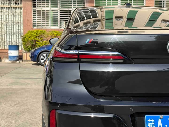 Фото 9 - BMW 7 Series