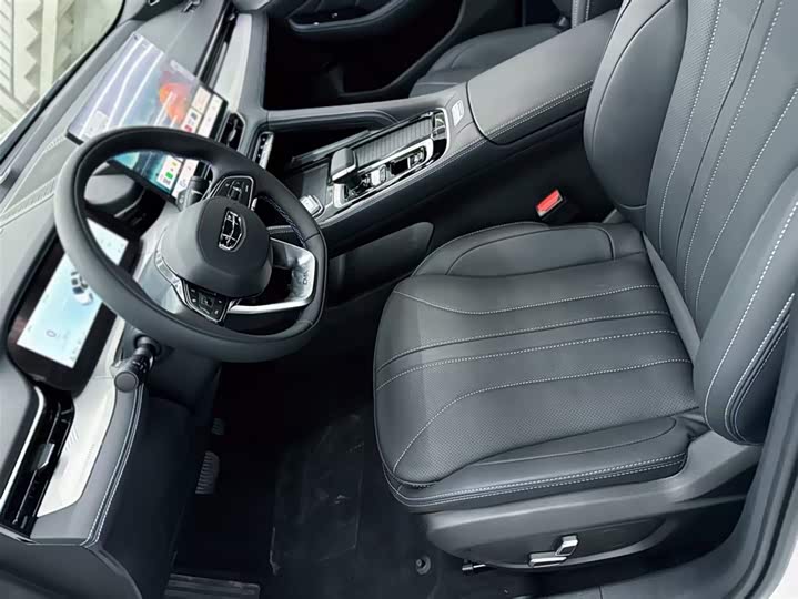 Фото 4 - Geely Preface