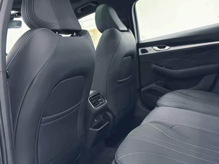 Фото 8 - Geely Preface