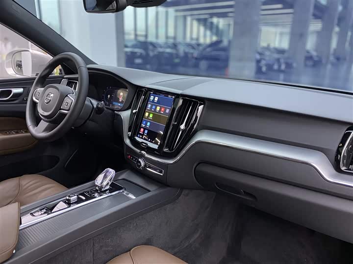 Фото 9 - Volvo XC60