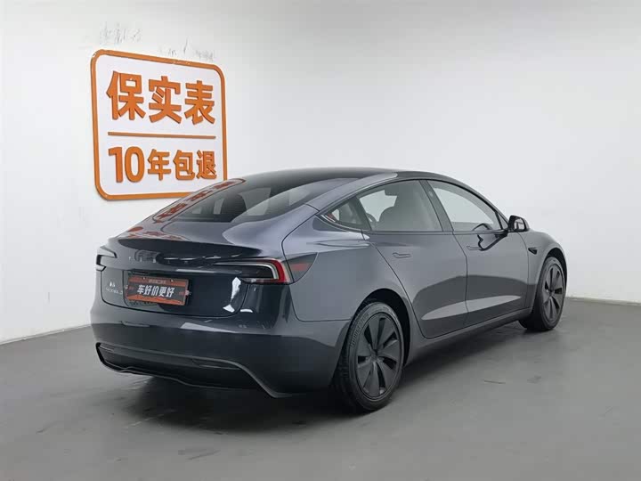 Фото 2 - Tesla Model 3