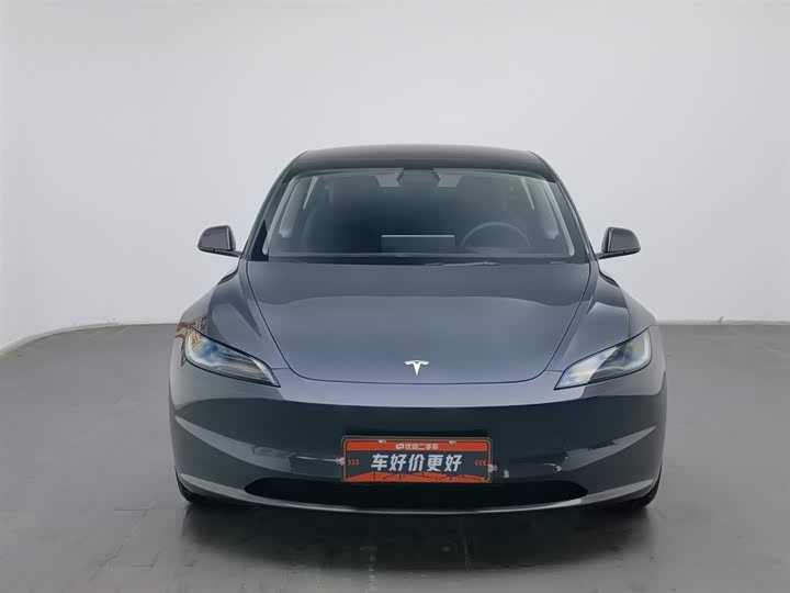 Фото 3 - Tesla Model 3