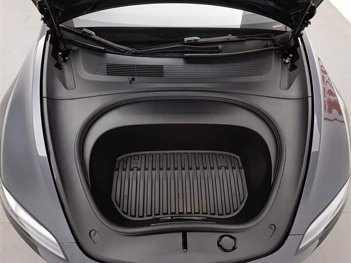 Фото 6 - Tesla Model 3