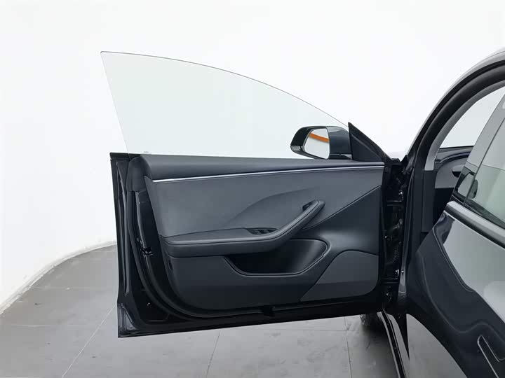 Фото 8 - Tesla Model 3