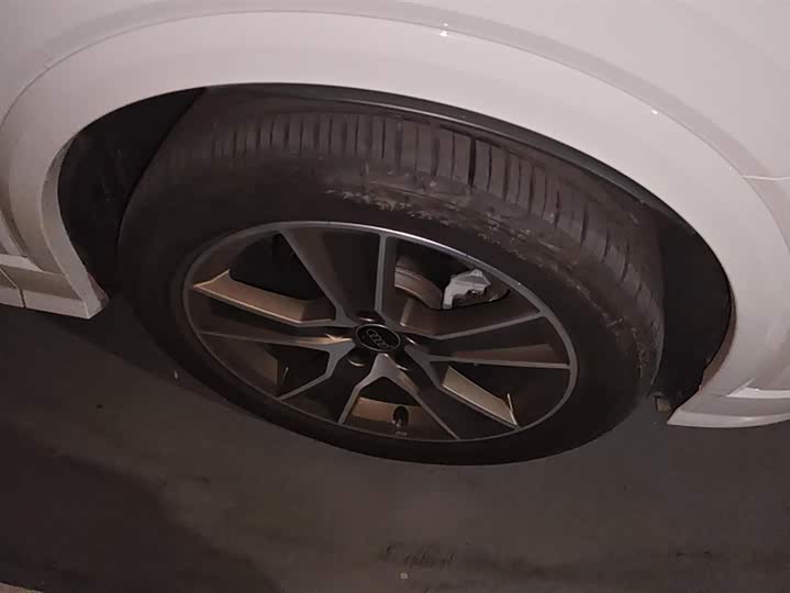 Фото 6 - Audi Q2L