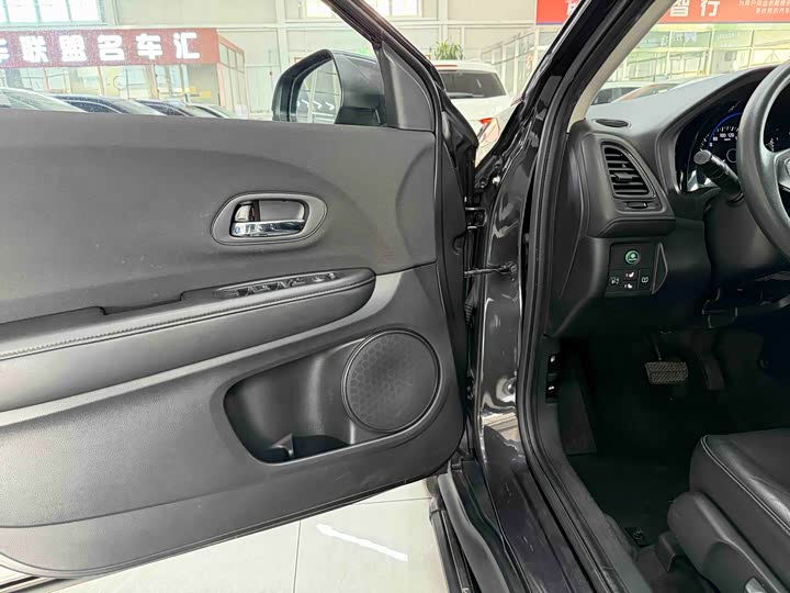 Фото 9 - Honda Vezel