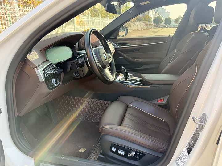 Фото 6 - BMW 5 Series