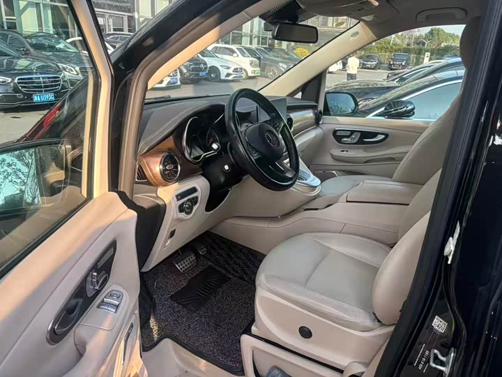 Фото 6 - Mercedes-Benz V-Class