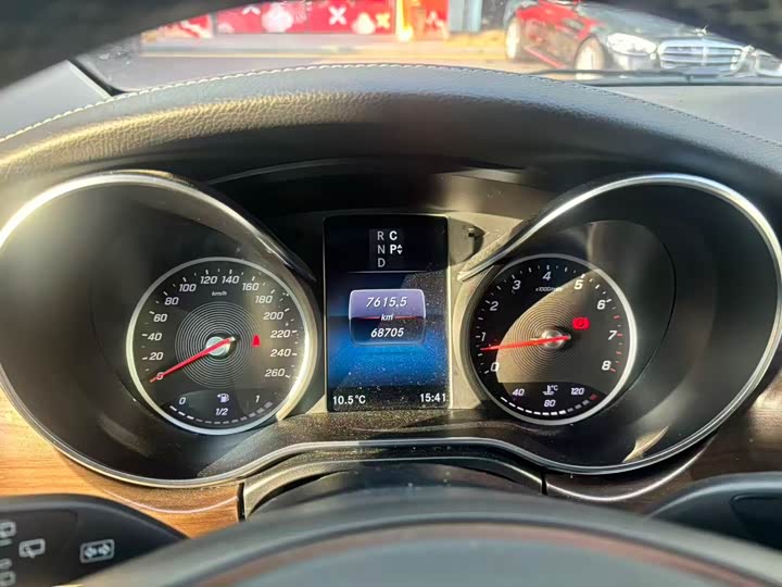 Фото 9 - Mercedes-Benz V-Class