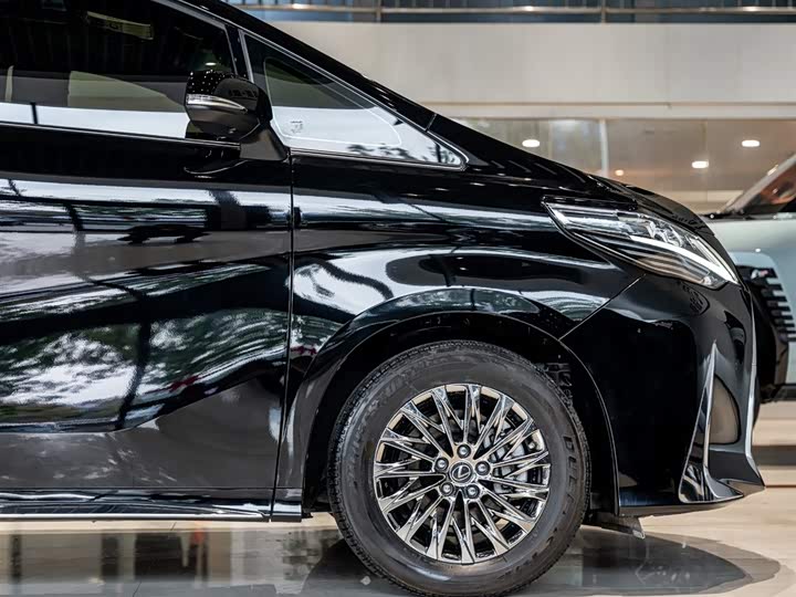 Фото 5 - Lexus LM