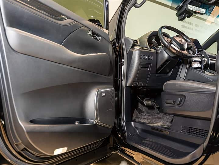 Фото 8 - Lexus LM