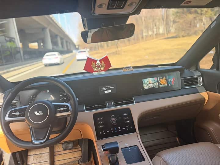 Фото 2 - LiXiang One